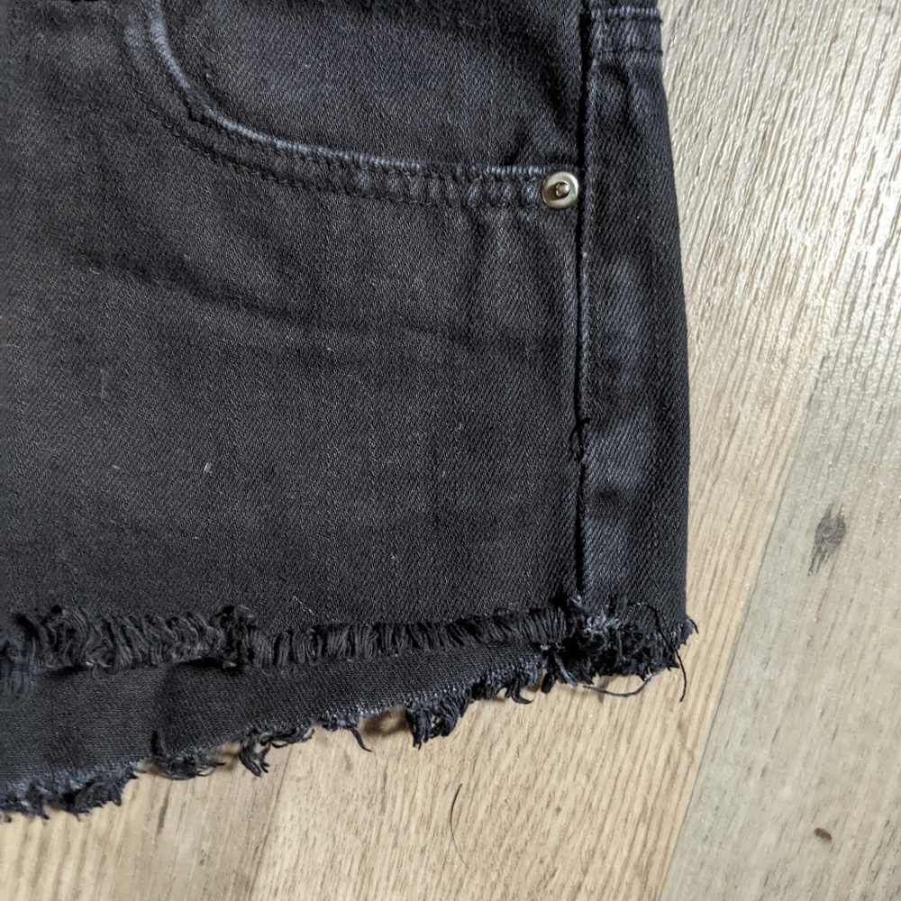 Sexy Raw Hem Shorts Size 26 - Picture 7 of 7